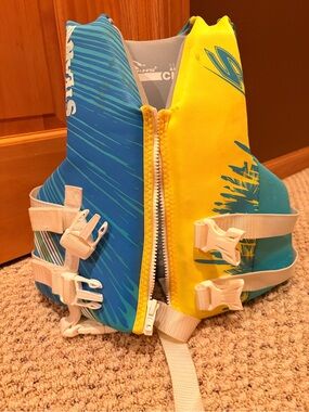 Stearns Child Ski Vest / Life Jacket